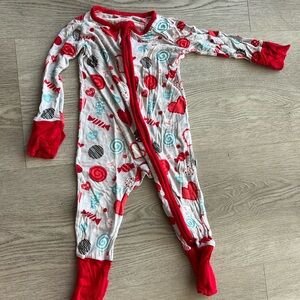 Little Sleepies 3-6 Valentine’s print zippy - used!